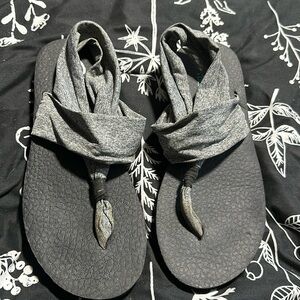 Sketchers Yoga Foam Sandals